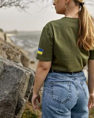 Футболка жіноча з написом. Хакі